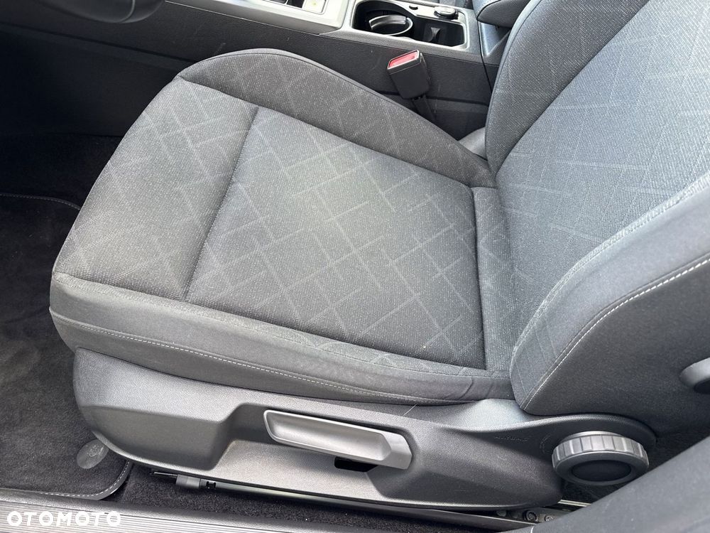 Volkswagen Golf - 12