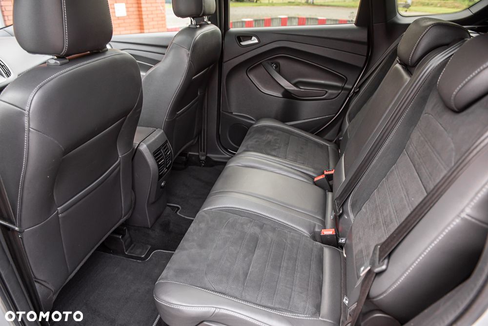 Ford Kuga 1.5 EcoBoost 2x4 ST-Line - 8