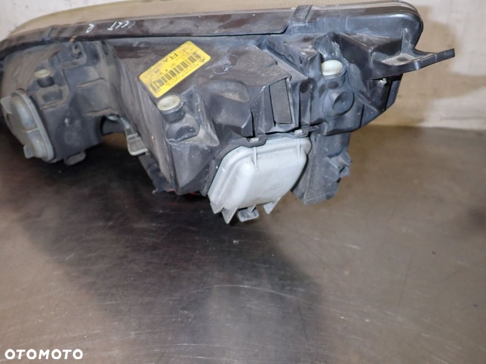 LAMPA PRAWA PRZEDNIA MITSUBISHI COLT CZ3 1.3 MR957354     0301208202 - 8