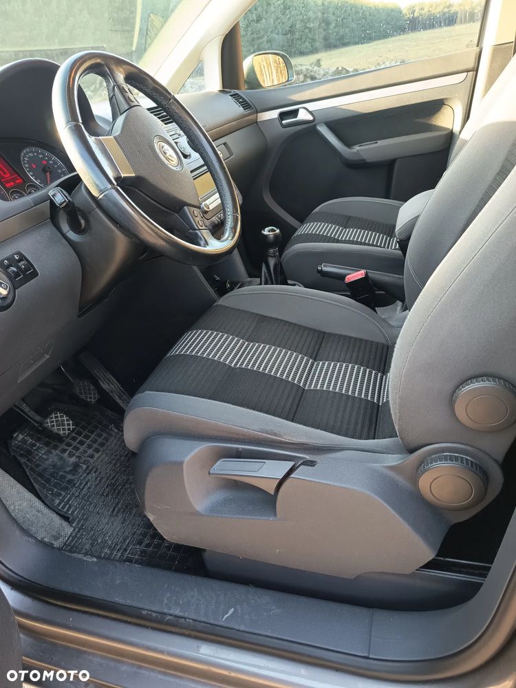 Volkswagen Touran 1.6 - 9
