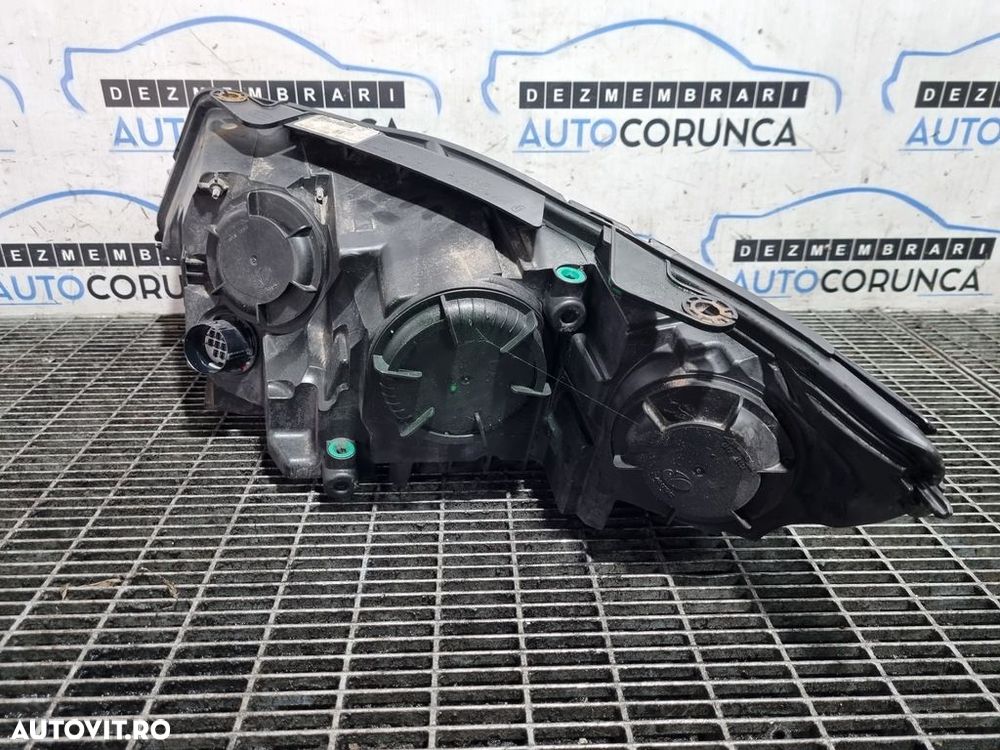 Far Dreapta Land Rover Discovery Sport 2014 - 2019 SUV 4 Usi (1244) Fara xenon - 2