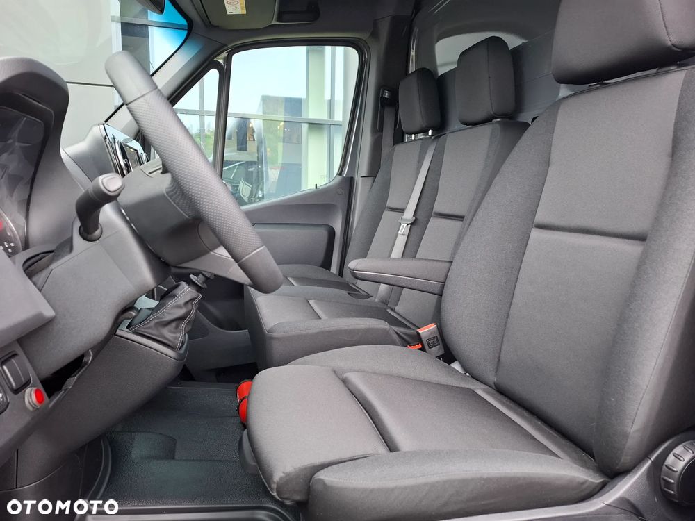 Mercedes-Benz Sprinter - 20