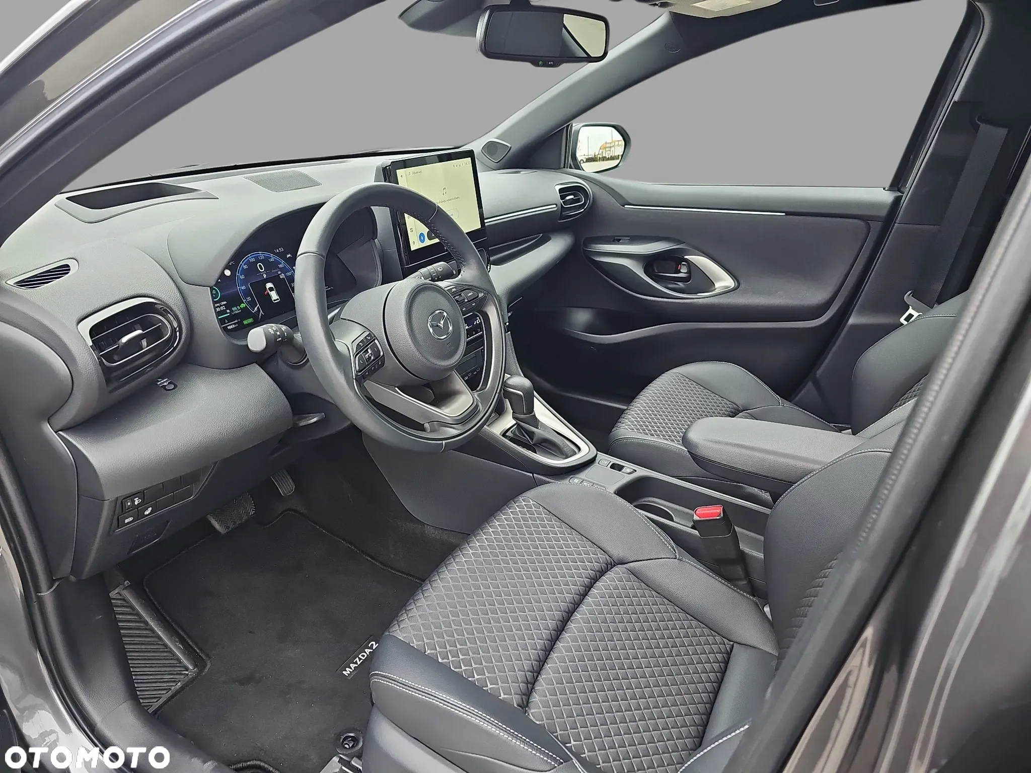 Mazda 2 Hybrid - 12