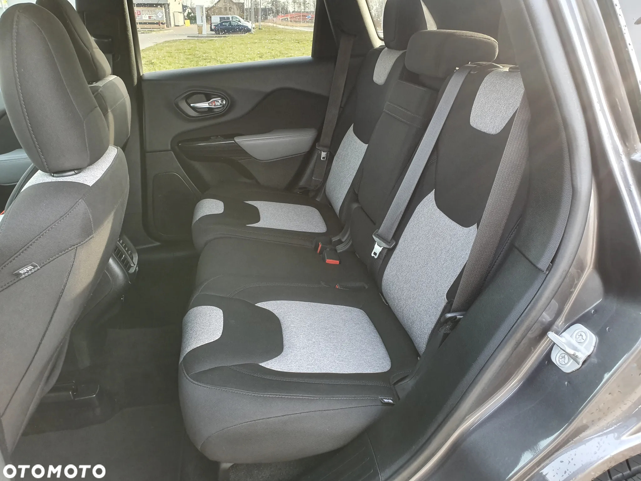 Jeep Cherokee - 11