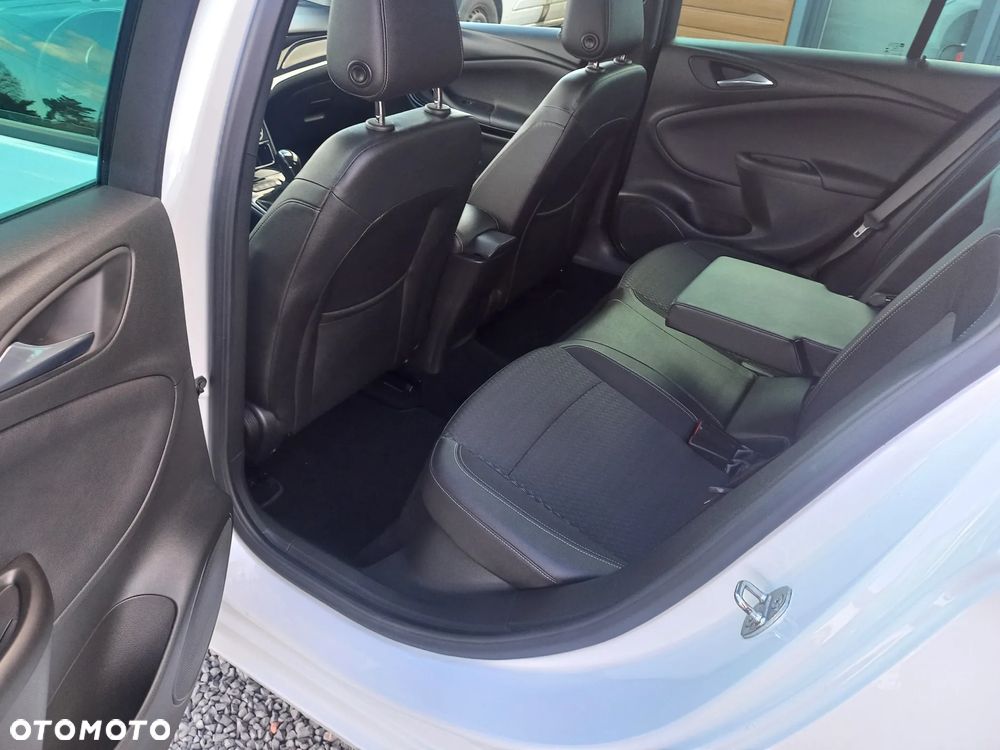 Opel Astra 1.6 CDTI Dynamic S&S - 18