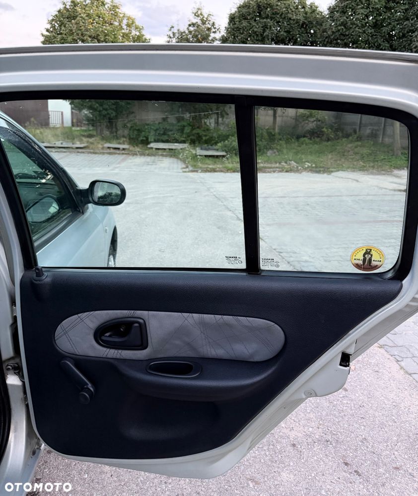 Renault Clio - 16