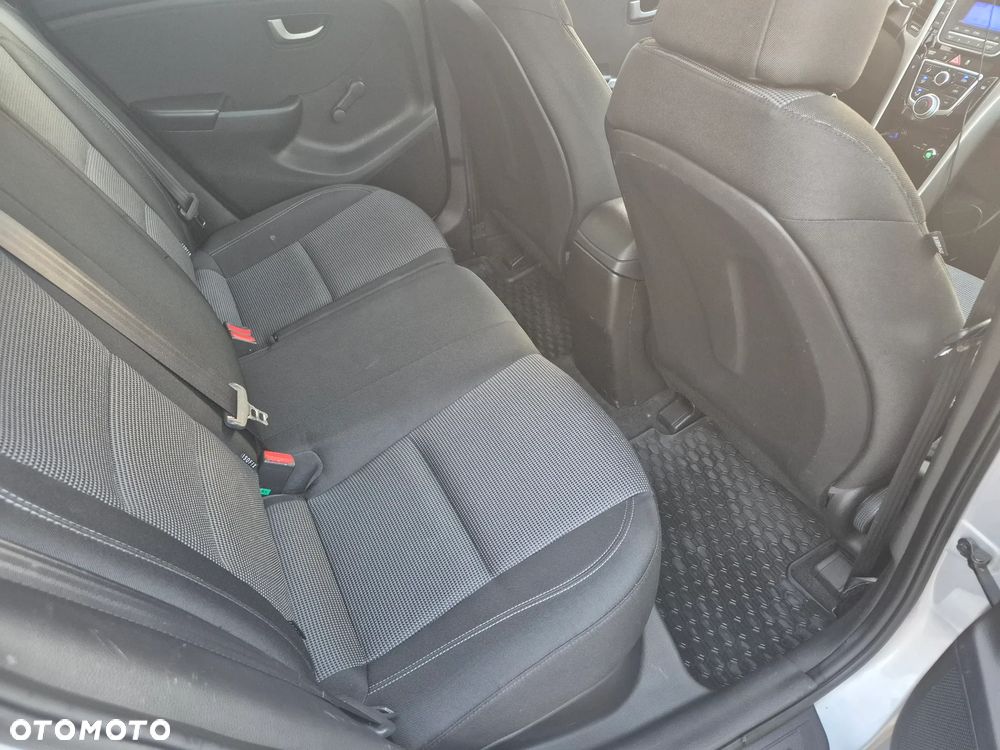 Hyundai i30 1.6 Comfort - 11