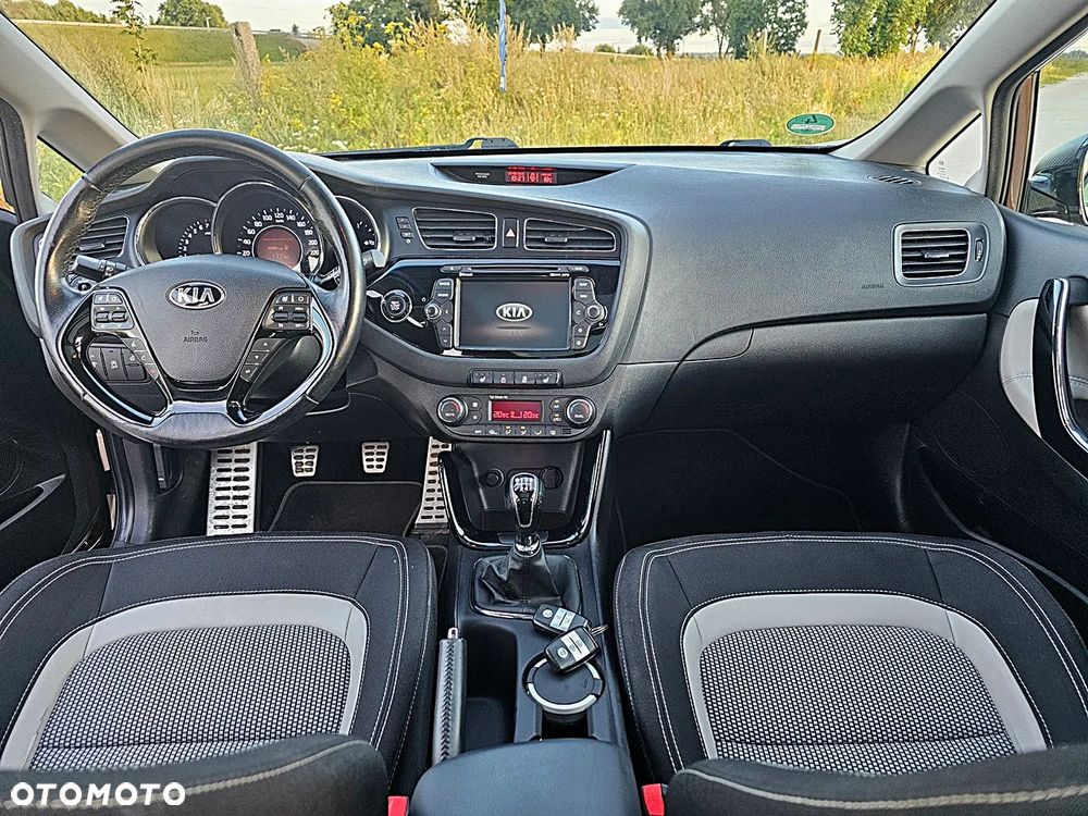 Kia Ceed 1.6 GDI Platinum Edition - 22