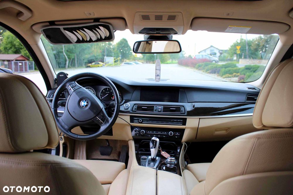 BMW Seria 5 525d - 13