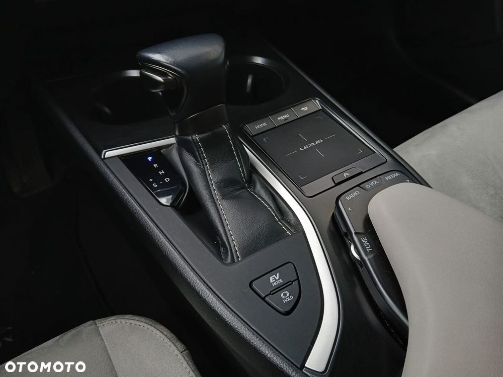 Lexus UX 250h GPF Business Edition 2WD - 23