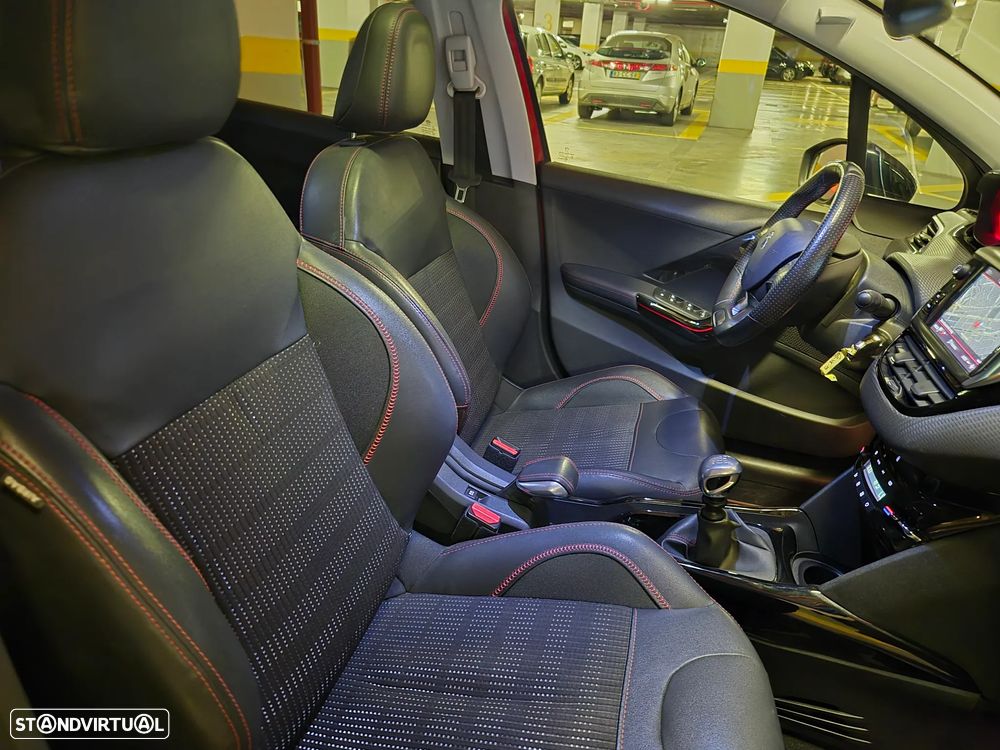 Peugeot 2008 1.6 BlueHDi GT Line - 42