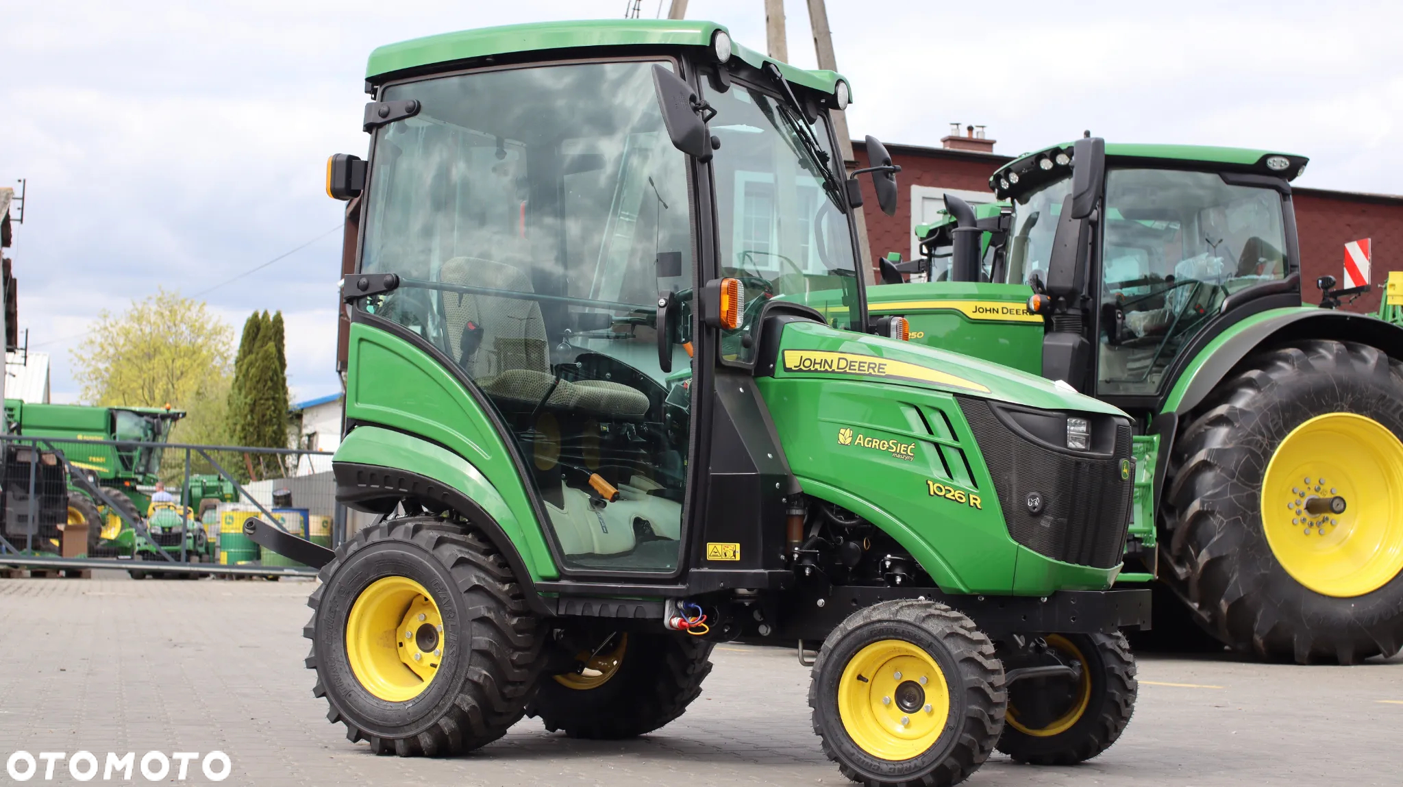 John Deere 1026R - 3