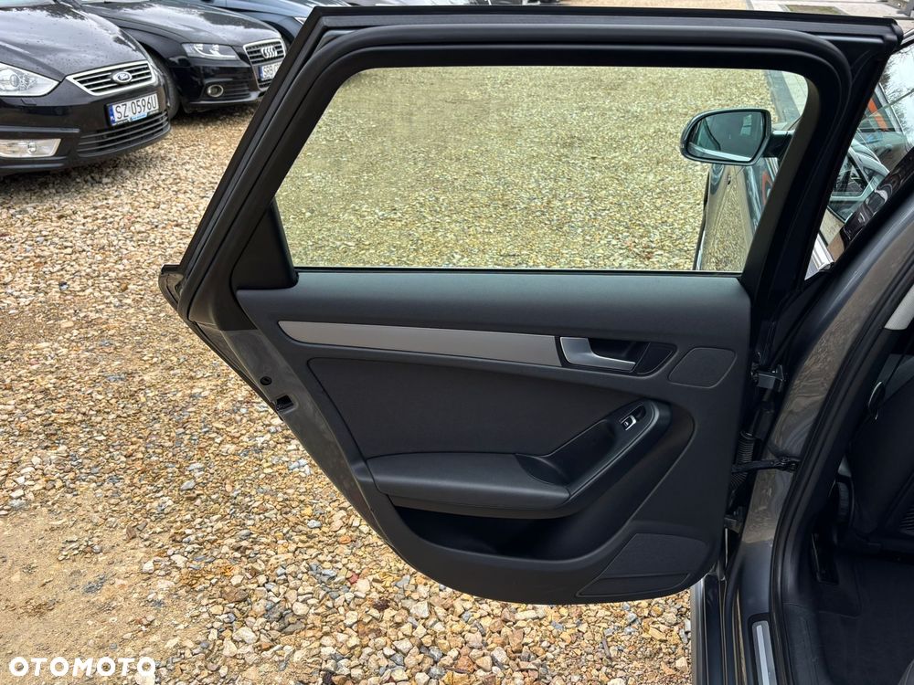 Audi A4 Avant 2.0 TDI DPF clean diesel multitronic S line Sportpaket - 23