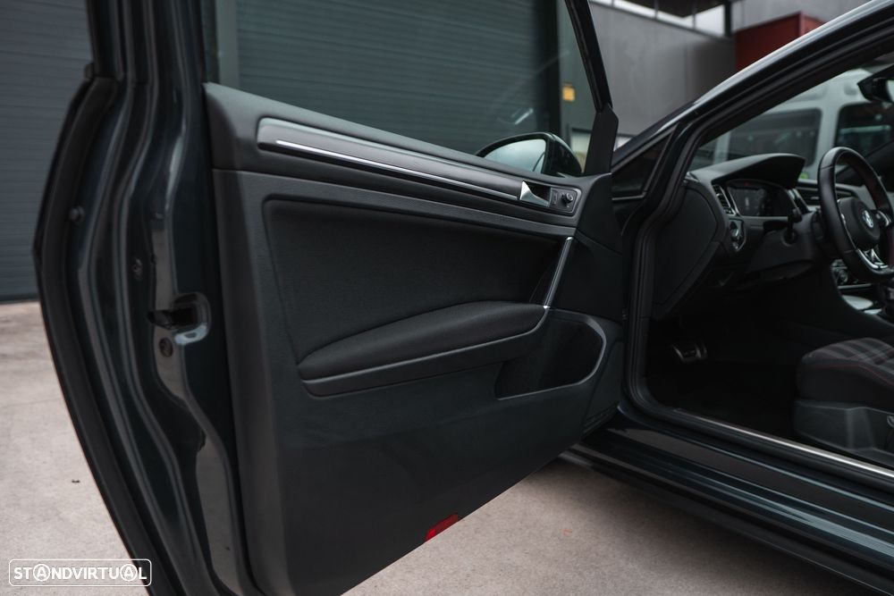 VW Golf 2.0 TSI GTI DSG Performance - 36