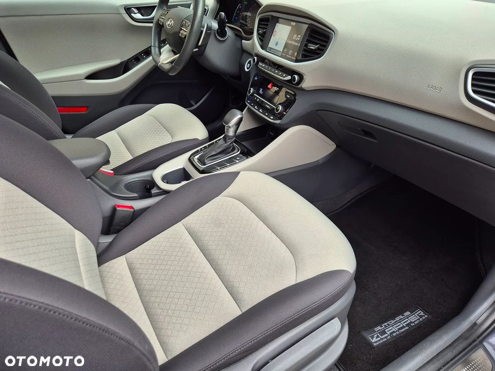 Hyundai IONIQ - 28