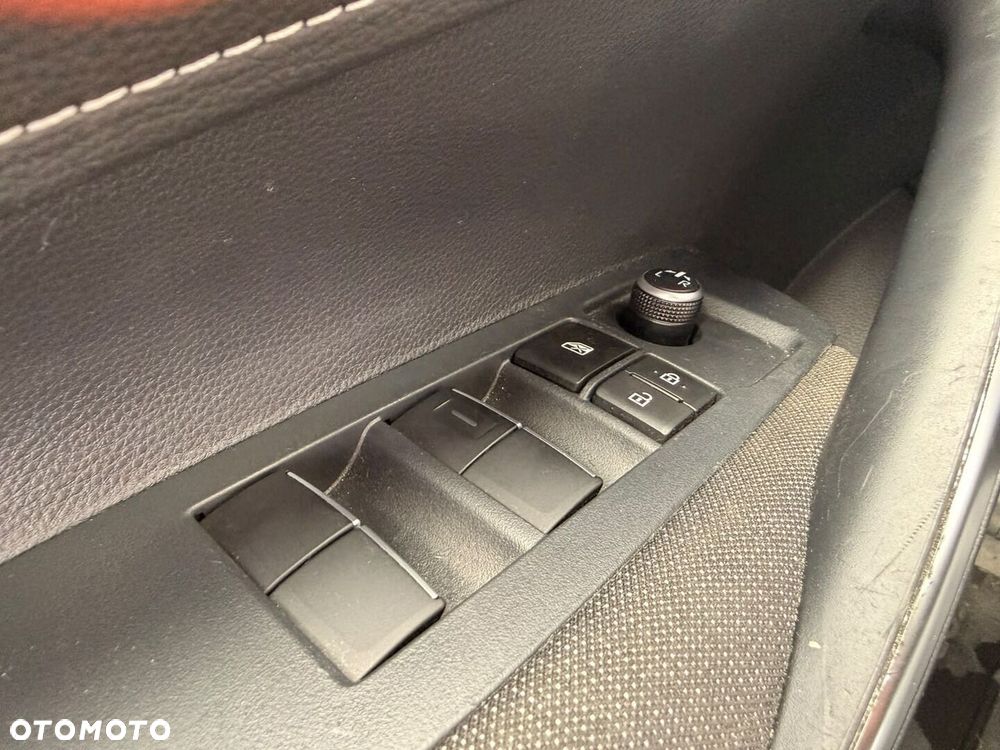 Toyota Corolla 1.8 Hybrid Comfort - 29