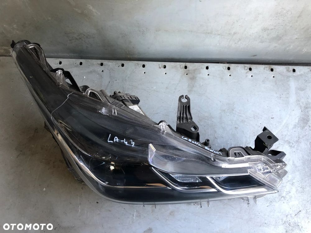 LA-43 . Lampa Prawy Przód Soczewka Toyota Corolla E21 Sedan (2018–2023) - Gwarancja Wysyłka - 2