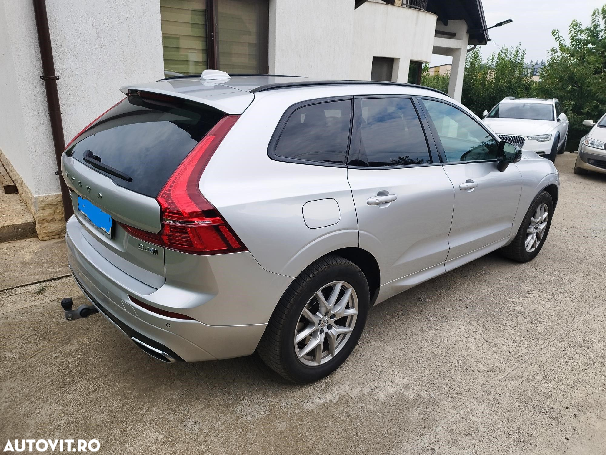 Volvo XC 60 B4 MHEV AWD R-Design - 3