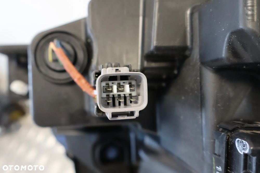 LAMPA PRZEDNIA PRZÓD PRAWA MITSUBISHI ECLIPSE CROSS LIFT FULL LED 2020- - 25