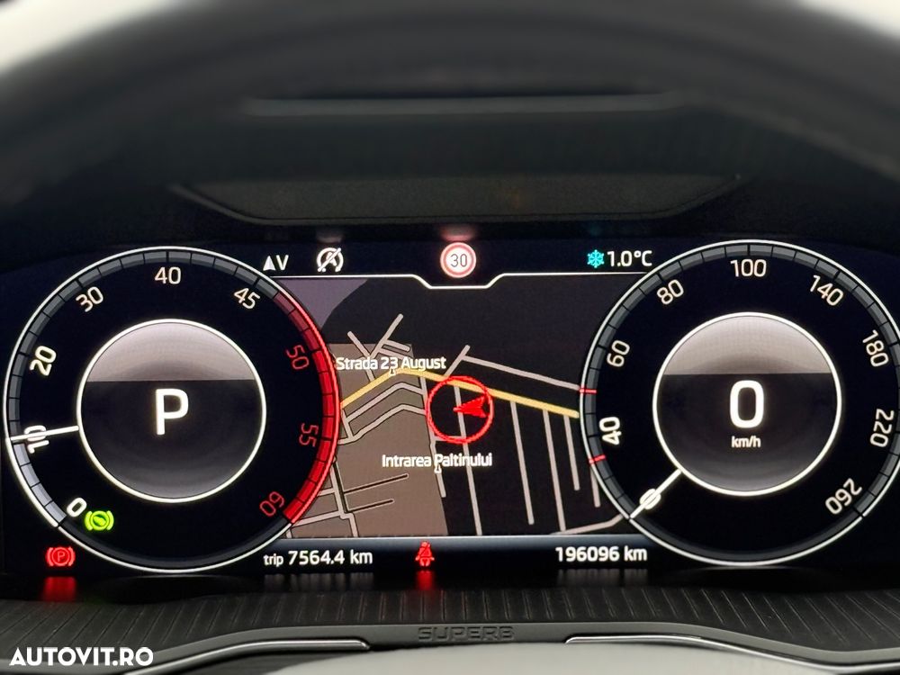 Skoda Superb 2.0 TDI DSG Premium Edition - 14