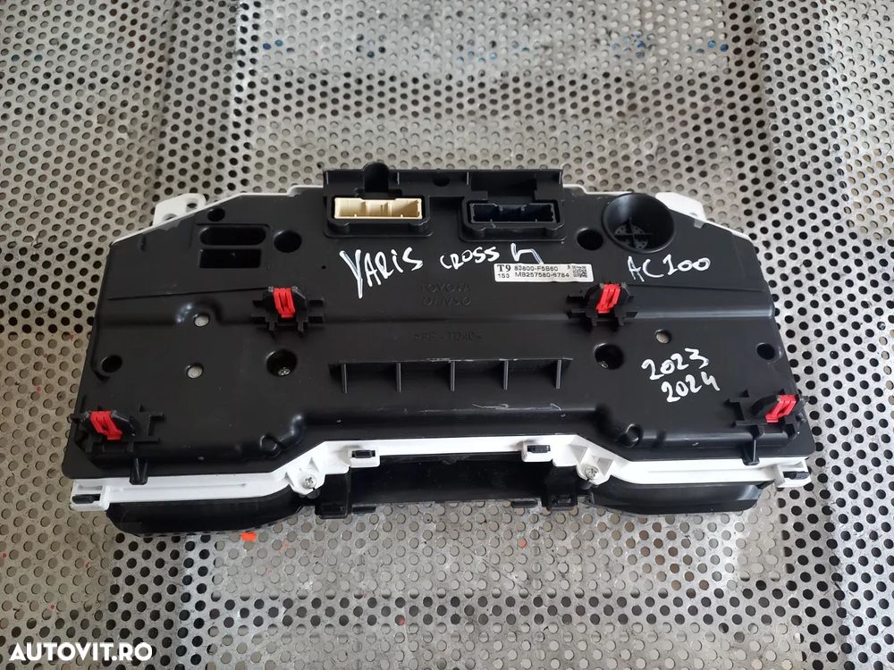 Ceasuri Bord Digitale Toyota Yaris Cross 1.5 Benzina Hybrid An 2021-2022-2023-2024 Cod -F5B60 Volan - 7