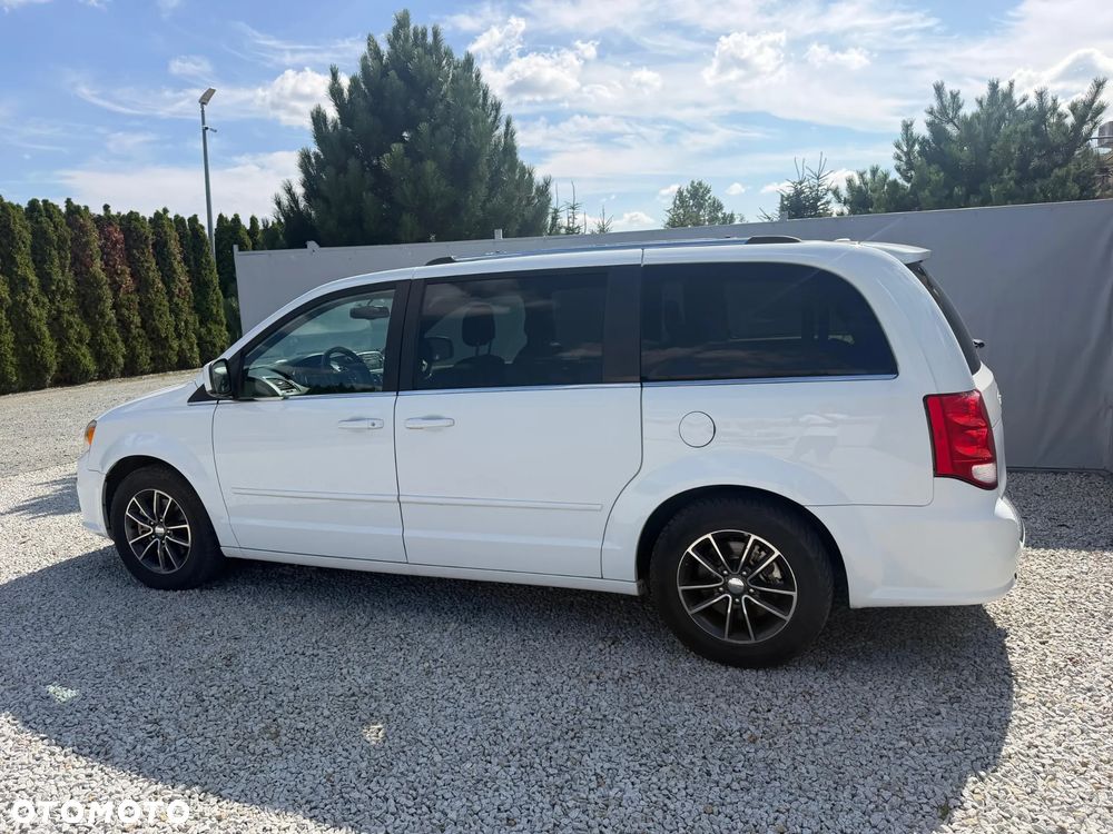 Dodge Caravan - 3