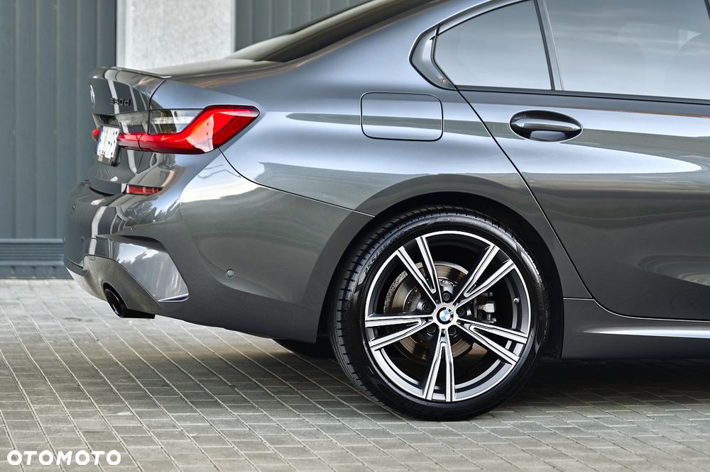 BMW Seria 3 320d xDrive M Sport Shadow - 22
