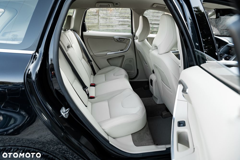 Volvo XC 60 D4 Drive-E Momentum - 23