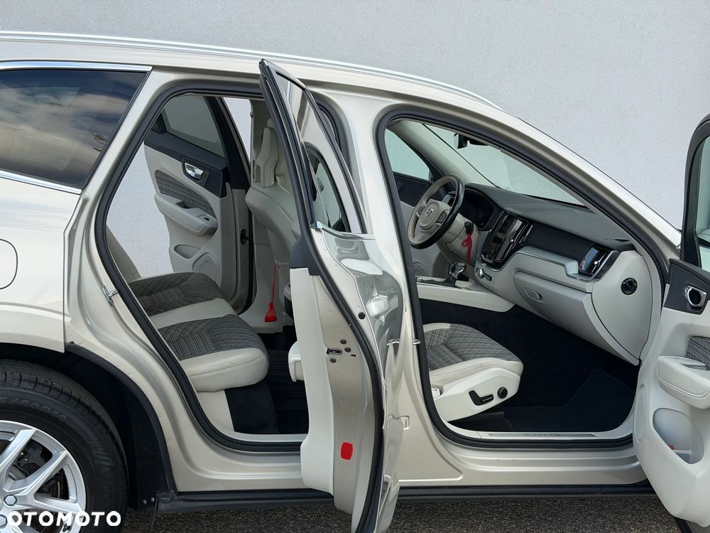 Volvo XC 60 D4 AWD Momentum - 7