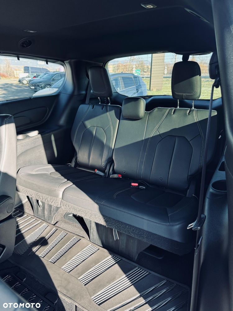 Chrysler Pacifica - 18