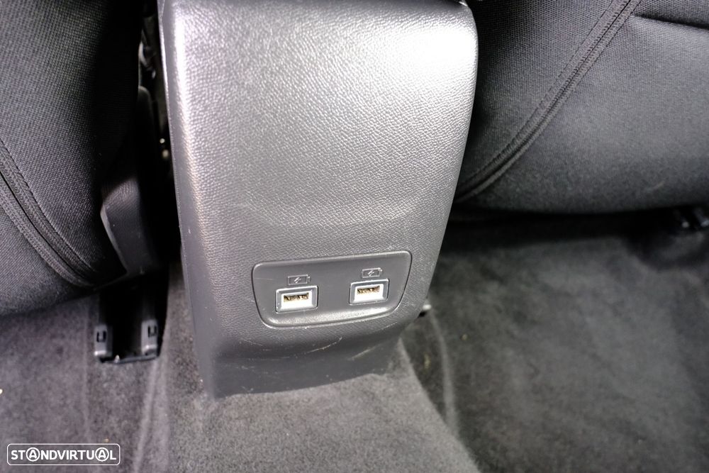 Peugeot e-2008 50 kWh Active Pack - 28