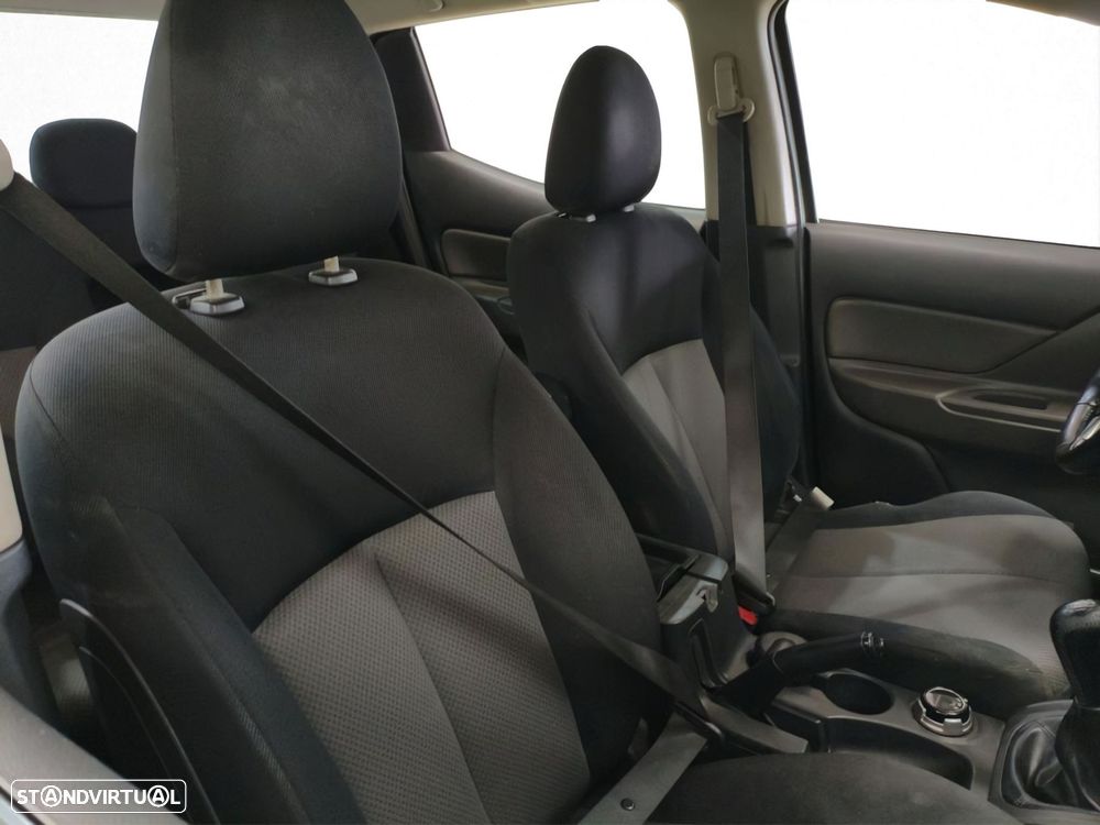 Mitsubishi L200 2.4 DI-D CD Invite 4WD - 7