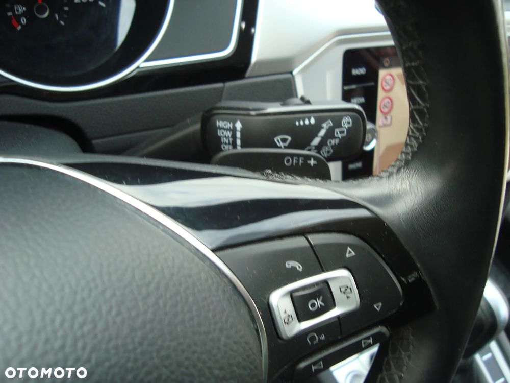 Volkswagen Passat 2.0 TDI SCR DSG Comfortline - 25