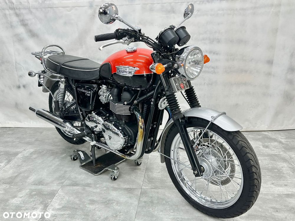Triumph Bonneville - 3