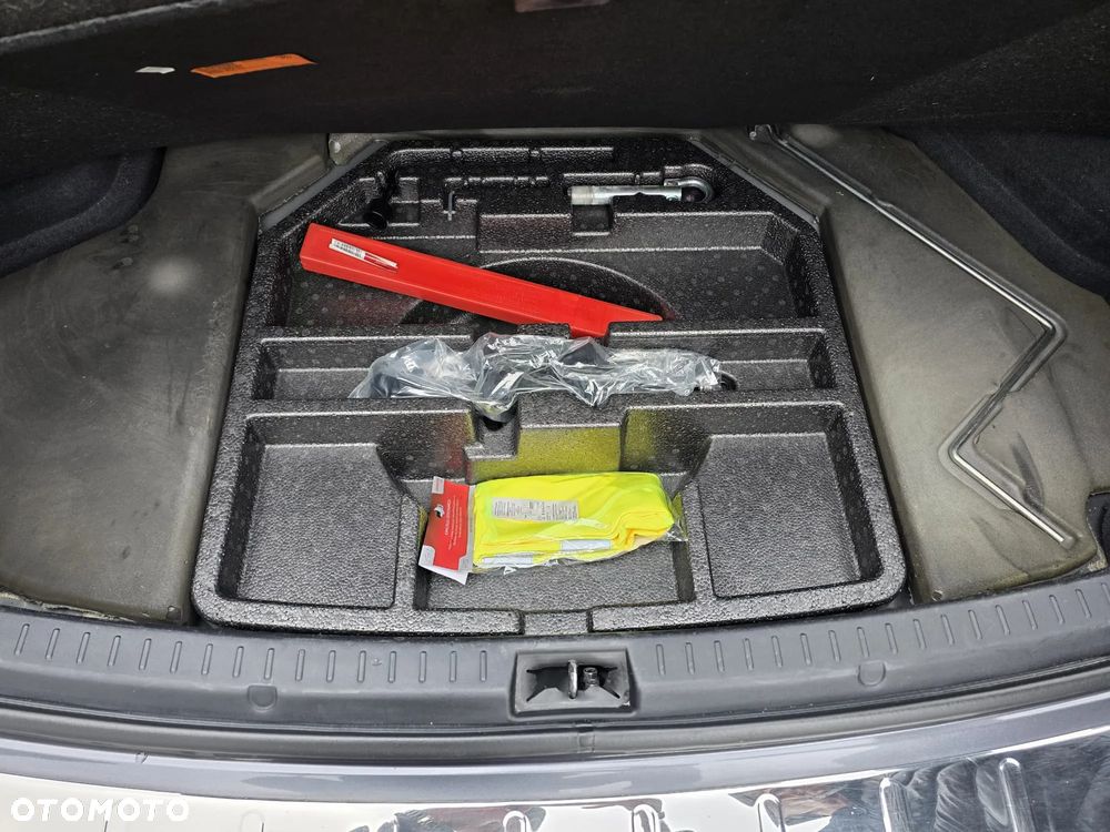 Toyota Avensis 1.8 Premium MS - 36