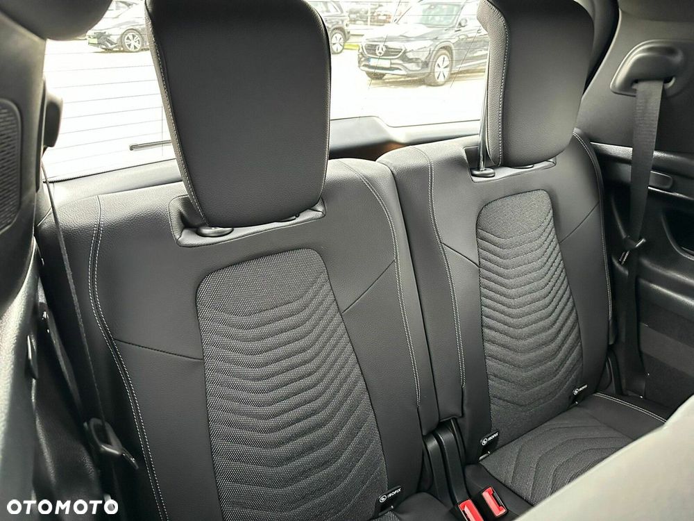 Mercedes-Benz GLB - 11