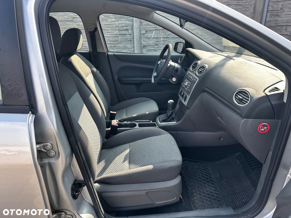 Ford Focus 1.6 16V Trend - 8