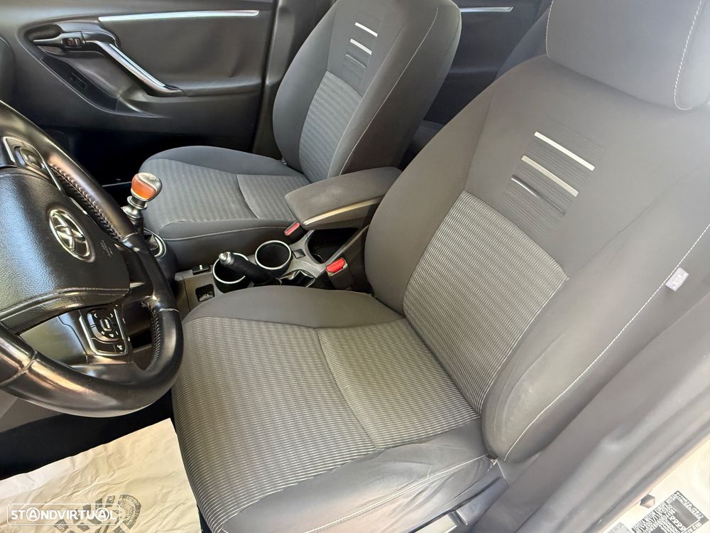 Toyota Verso 1.6 D-4D Exclusive+GPS — fotografia 4