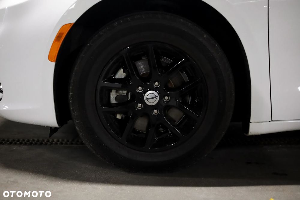 Chrysler Pacifica - 11