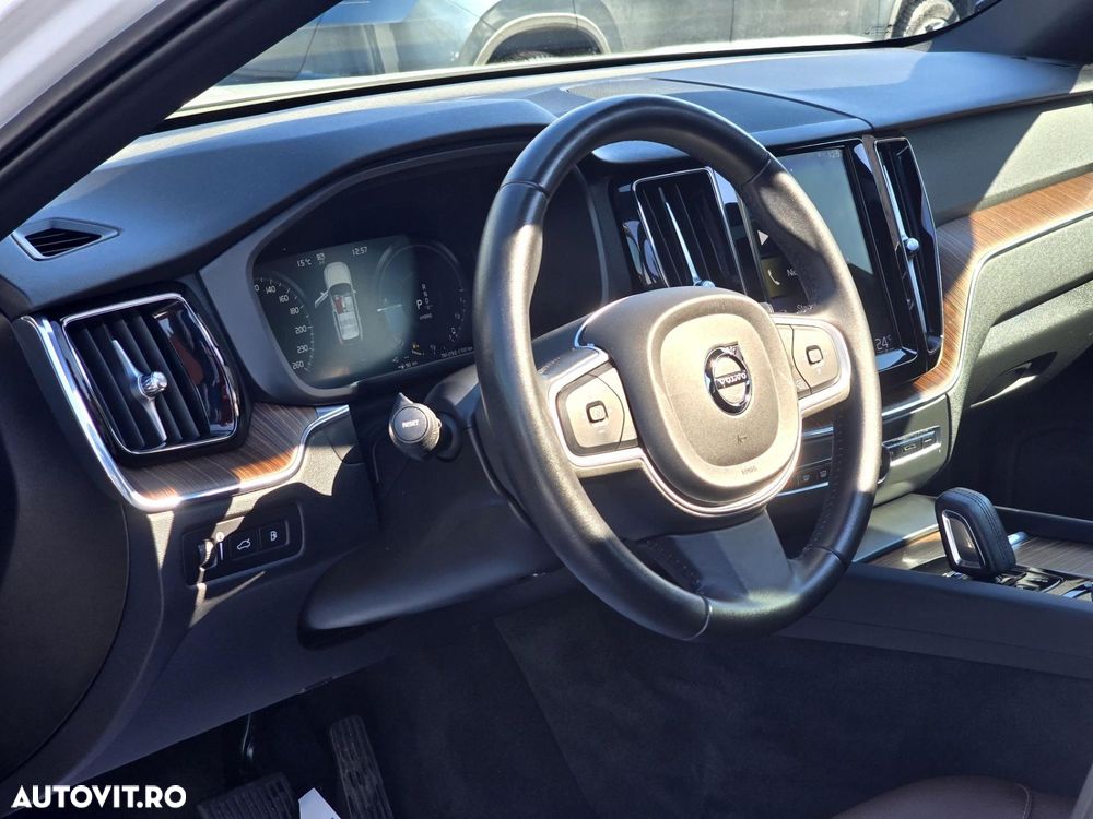 Volvo XC 60 Recharge T6 Twin Engine eAWD Inscription Expression - 11