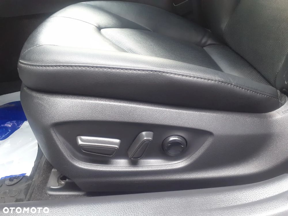 Toyota Camry 2.5 Hybrid Executive CVT - 24