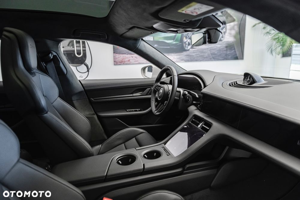 Porsche Taycan - 25