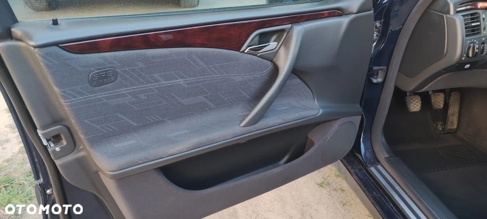 Mercedes-Benz Klasa E 200 Kompressor Classic - 27