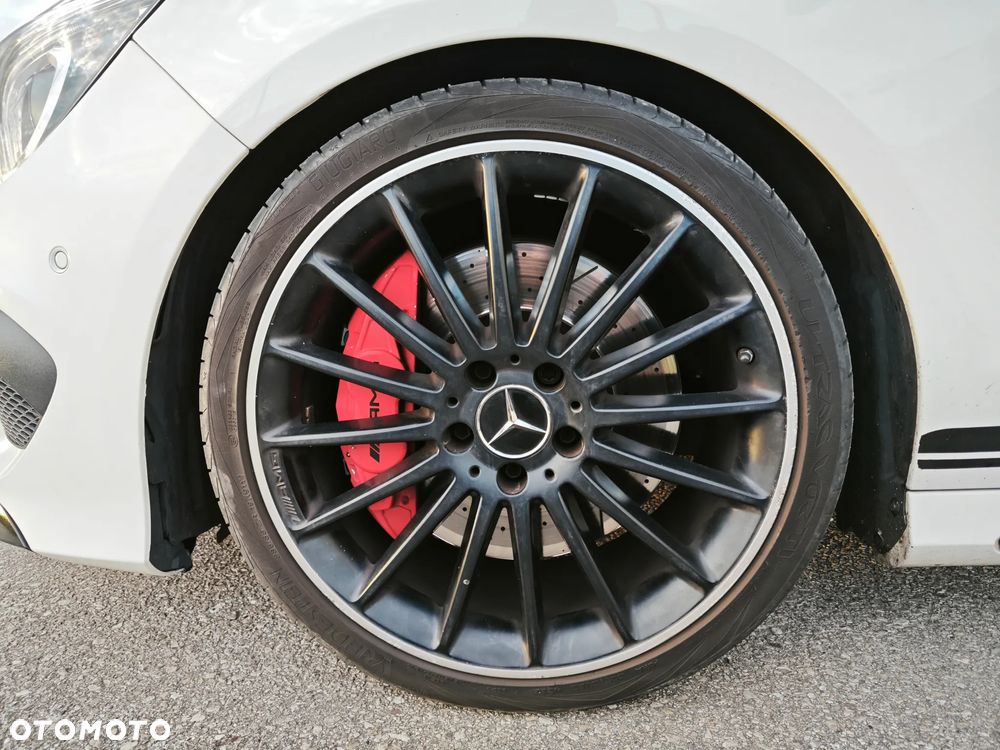 Mercedes-Benz CLA 45 AMG 4-Matic - 30