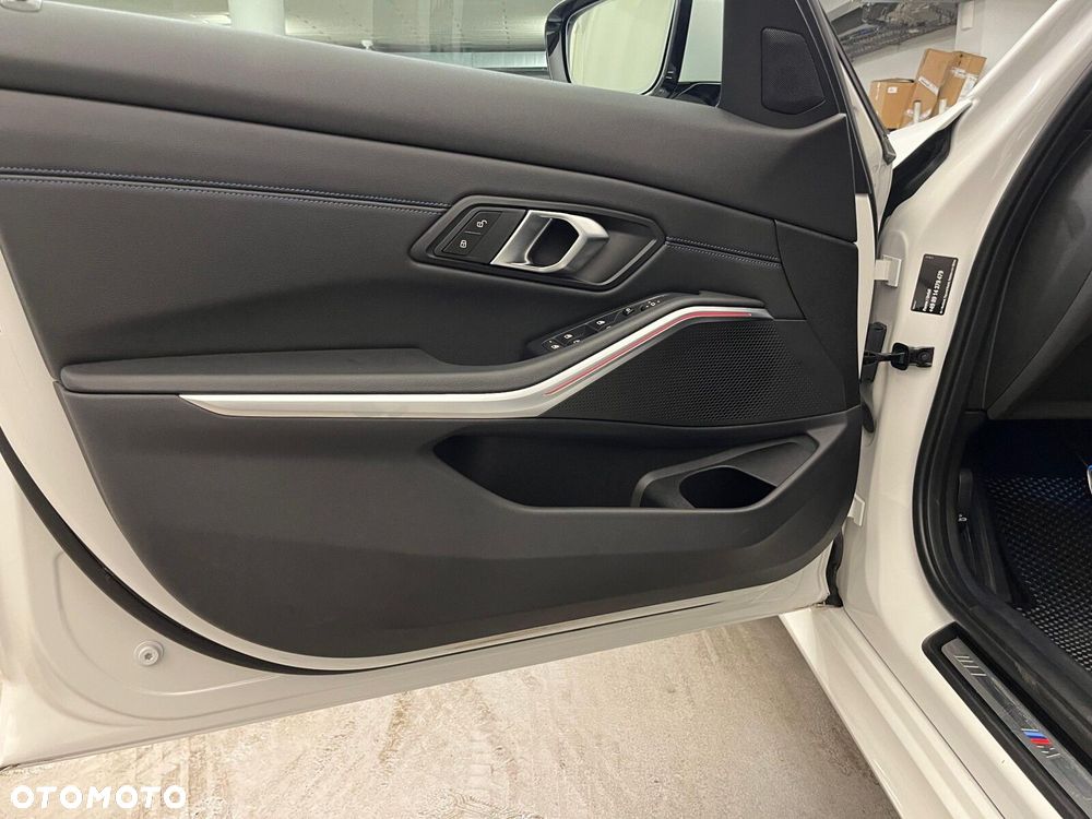 BMW Seria 3 320d xDrive mHEV M Sport sport - 16