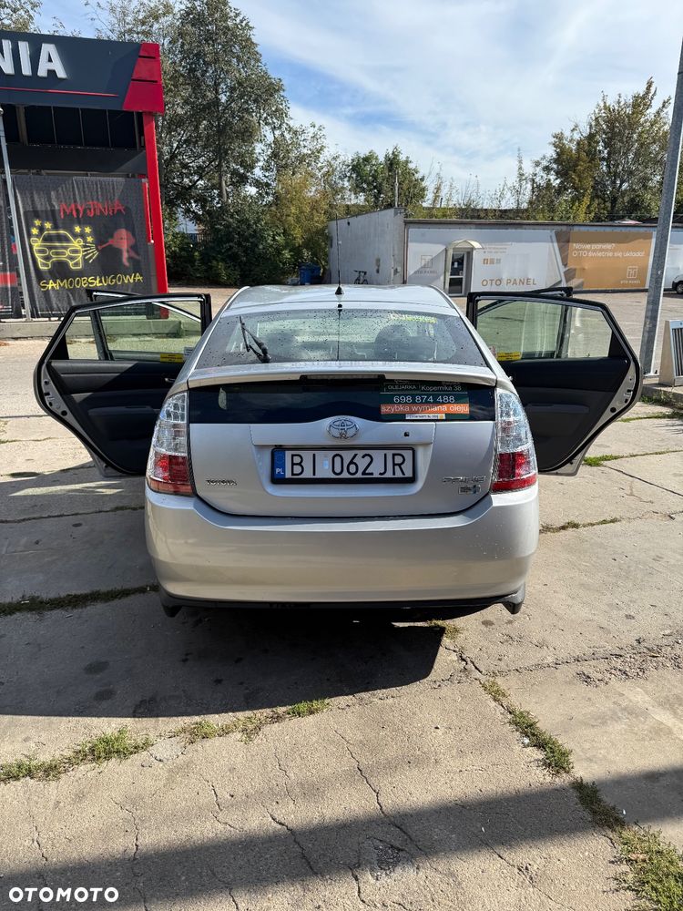 Toyota Prius - 4