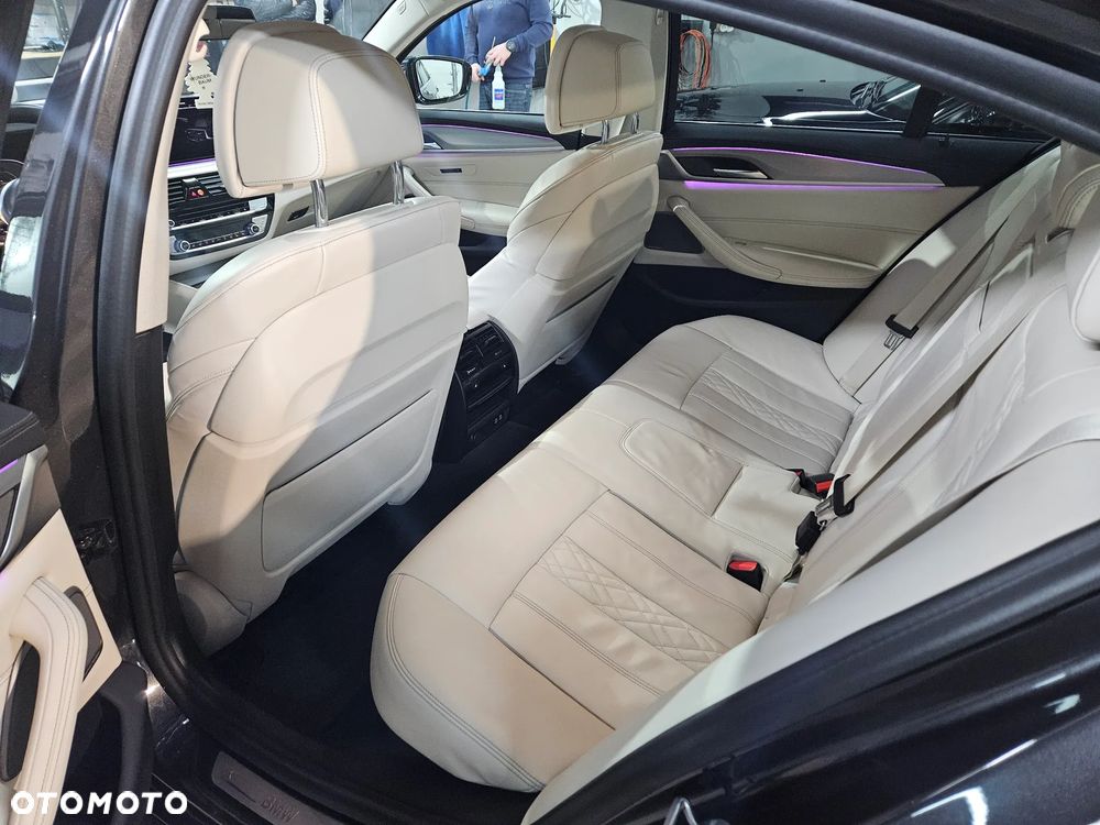 BMW Seria 5 530d xDrive mHEV Luxury Line - 7