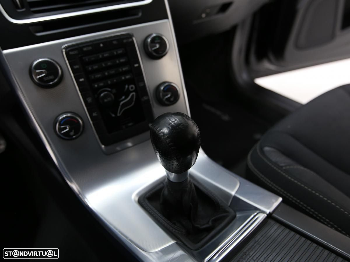 Volvo V60 2.0 D3 R-Design - 18