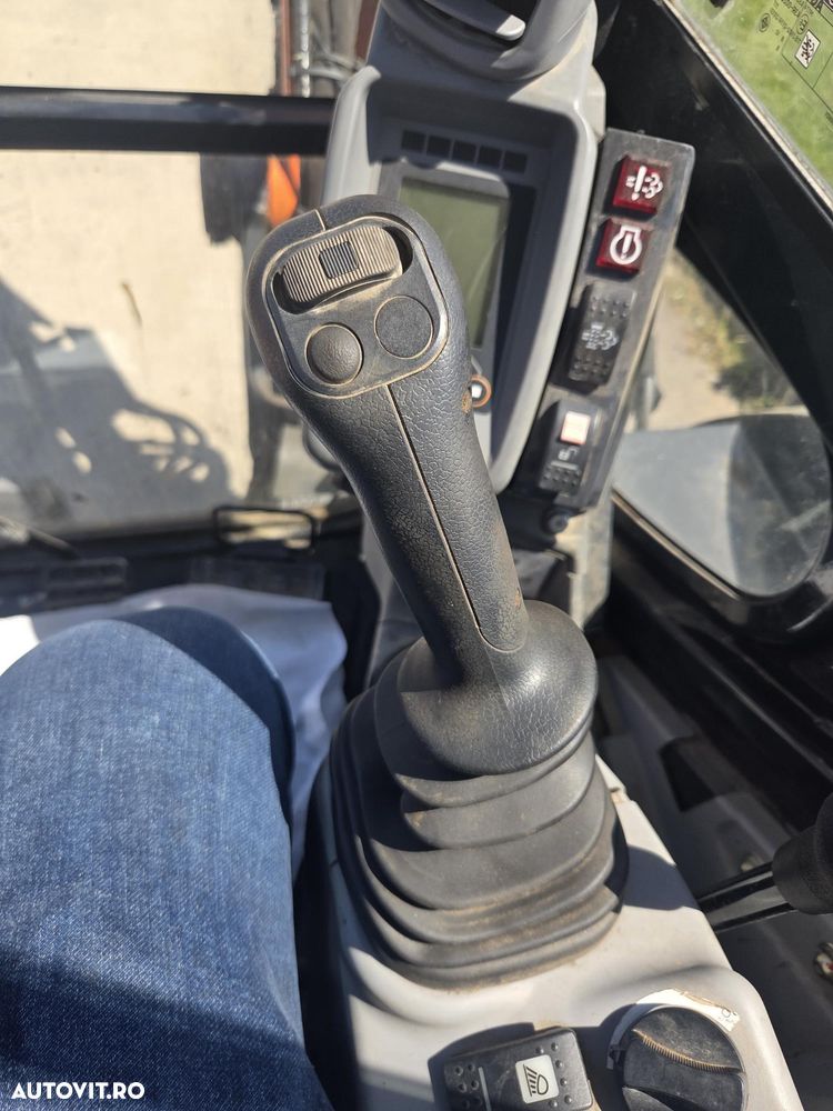 Hitachi ZX65-6, 2021, 2.005h, CUPLA RAPIDA+3 CUPE+PICON, senile cauciuc NOI, latime 2m, ad sapare 4,5m, Masa operatinala 6,5tone, inst picon, inst rotire, LAMA nivelare, aer cond, ridica 4tone,posibil leasing 4 ani, STARE FOARTE BUNA, PROMOTIE 51.900 EUR+Tva - 23