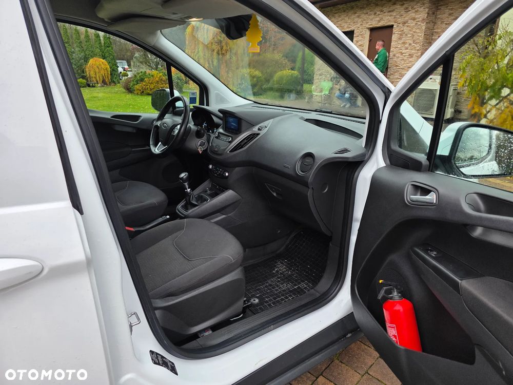 Ford Transit Courier - 11